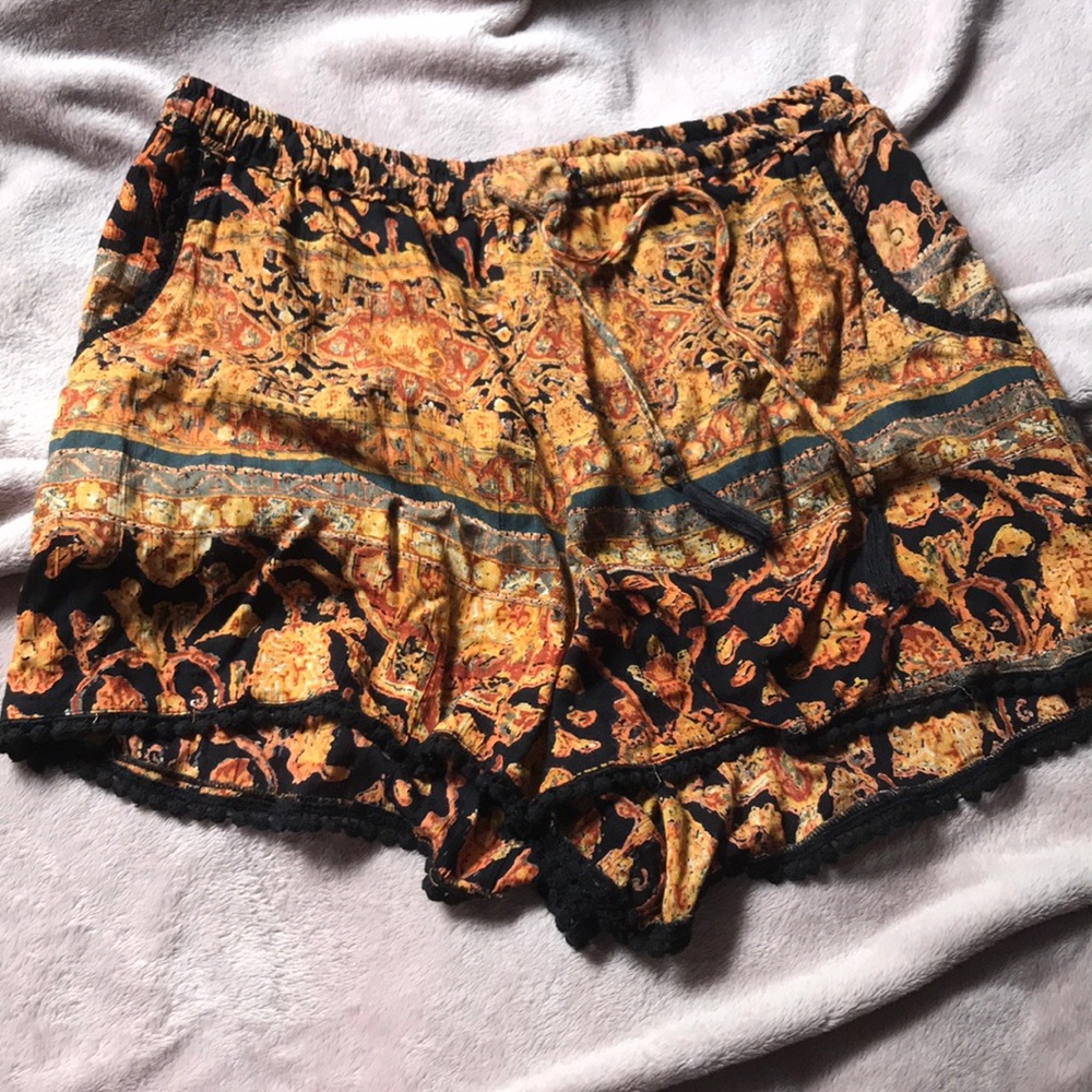 NWT. Angie boho shorts. Size L
